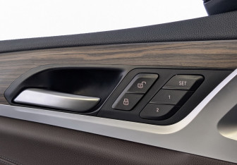 Подержанный автомобиль BMW X3 2020 года (20 фото)