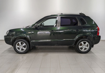 Подержанный автомобиль Hyundai Tucson 2007 года (8 фото)