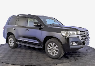 Подержанный автомобиль Toyota Land Cruiser Suv 2018 года (3 фото)