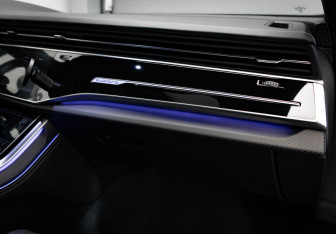 Подержанный автомобиль Audi SQ8 2024 года (28 фото)