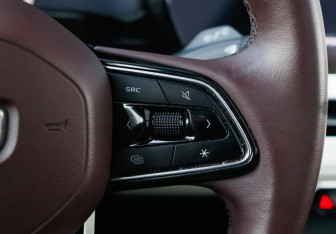 Подержанный автомобиль Geely Monjaro 2023 года (33 фото)