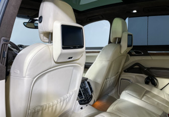 Подержанный автомобиль Porsche Cayenne 2012 года (16 фото)