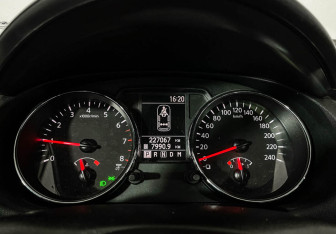 Подержанный автомобиль Nissan Qashqai 2012 года (11 фото)