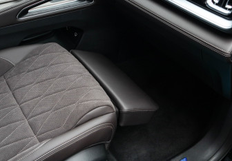 Подержанный автомобиль Geely Monjaro 2026 года (36 фото)