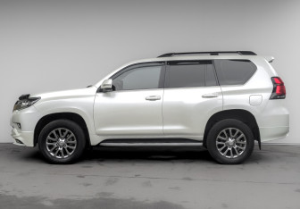 Подержанный автомобиль Toyota Land Cruiser Prado 2020 года (7 фото)