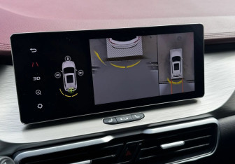Подержанный автомобиль Geely Coolray 2023 года (12 фото)