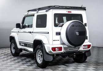 Подержанный автомобиль Suzuki Jimny 2019 года (8 фото)