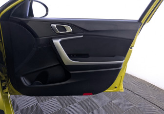 Подержанный автомобиль Kia Ceed Wagon 2021 года (23 фото)