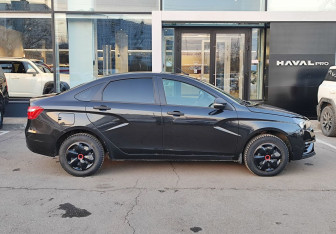 Подержанный автомобиль LADA (ВАЗ) Vesta Sedan 2017 года (4 фото)