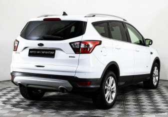 Подержанный автомобиль Ford Kuga 2017 года (3 фото)