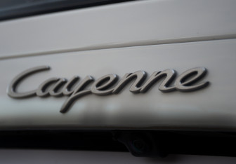 Подержанный автомобиль Porsche Cayenne 2023 года (21 фото)