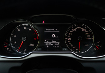 Подержанный автомобиль Audi A4 Sedan 2012 года (19 фото)