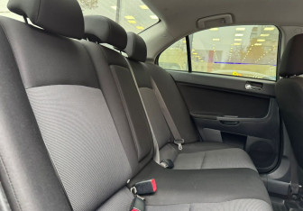 Подержанный автомобиль Mitsubishi Lancer Sedan 2008 года (11 фото)