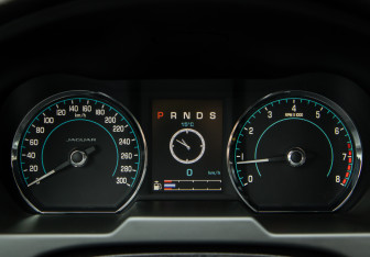 Подержанный автомобиль Jaguar XF Sedan 2014 года (9 фото)