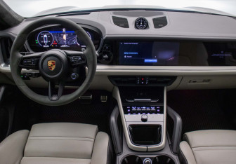 Подержанный автомобиль Porsche Cayenne 2023 года (13 фото)