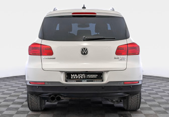 Подержанный автомобиль Volkswagen Tiguan 2012 года (6 фото)