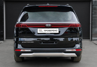 Подержанный автомобиль Kia Carnival 2020 года (5 фото)