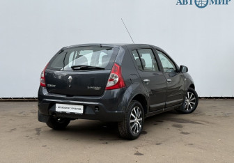 Подержанный автомобиль Renault Sandero 2010 года (5 фото)