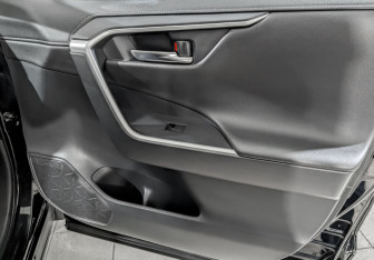 Подержанный автомобиль Toyota RAV4 2021 года (24 фото)