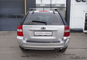Подержанный автомобиль Kia Sportage 2008 года (6 фото)