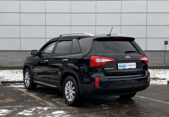 Подержанный автомобиль Kia Sorento 2013 года (7 фото)