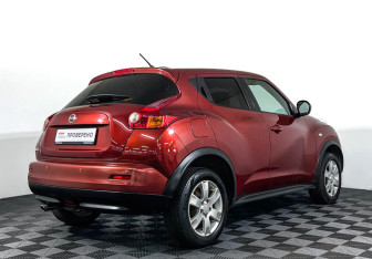 Подержанный автомобиль Nissan Juke 2012 года (5 фото)
