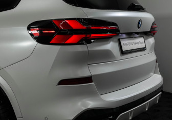 Подержанный автомобиль BMW X5 2023 года (24 фото)