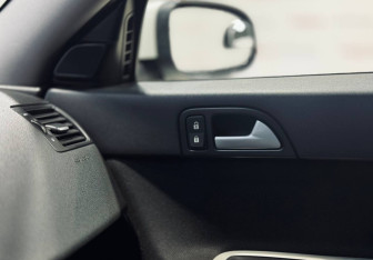 Подержанный автомобиль Volvo S40 2008 года (16 фото)