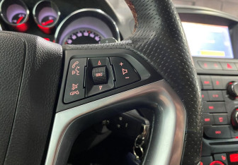 Подержанный автомобиль Opel Insignia Liftback 2013 года (14 фото)