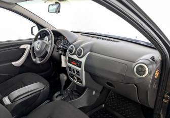 Подержанный автомобиль Renault Sandero 2011 года (11 фото)