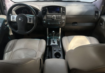 Подержанный автомобиль Nissan Pathfinder 2010 года (11 фото)