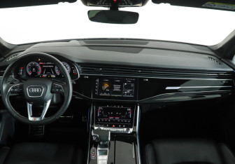 Подержанный автомобиль Audi Q7 2021 года (12 фото)