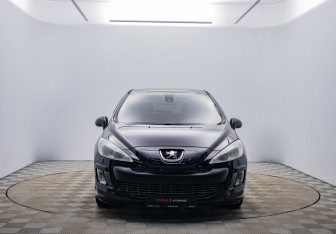 Подержанный автомобиль Peugeot 308 Hatchback 2010 года (2 фото)