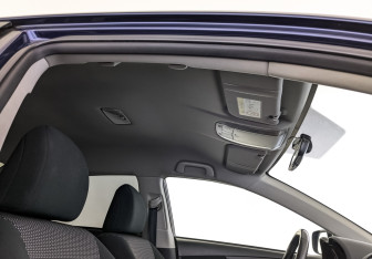 Подержанный автомобиль Toyota Corolla Sedan 2012 года (23 фото)