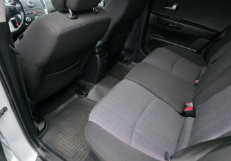 Подержанный автомобиль Kia Ceed Hatchback 2011 года (10 фото)