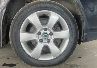 Подержанный автомобиль Skoda Octavia Liftback 2011 года (17 фото)