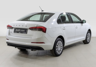 Подержанный автомобиль Skoda Rapid Liftback 2021 года (5 фото)