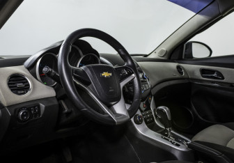 Подержанный автомобиль Chevrolet Cruze Sedan 2013 года (10 фото)