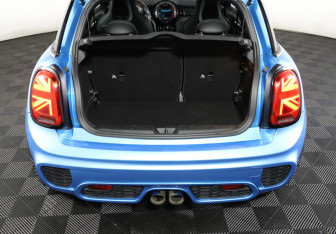 Подержанный автомобиль MINI Hatch 2018 года (10 фото)