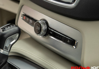 Подержанный автомобиль Volvo XC90 2019 года (14 фото)