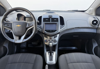 Подержанный автомобиль Chevrolet Aveo Sedan 2014 года (12 фото)