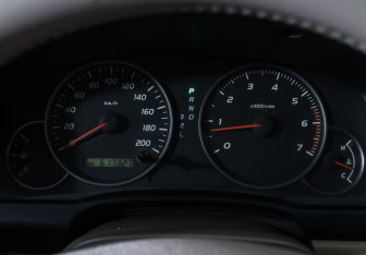 Подержанный автомобиль Toyota Land Cruiser Prado 2002 года (16 фото)