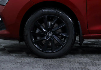 Подержанный автомобиль Skoda Rapid Liftback 2021 года (8 фото)