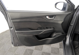 Подержанный автомобиль Hyundai Solaris Sedan 2021 года (19 фото)