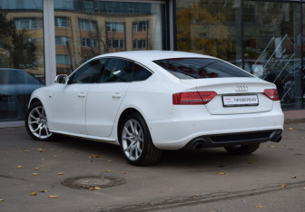 Подержанный автомобиль Audi A5 Liftback 2009 года (2 фото)