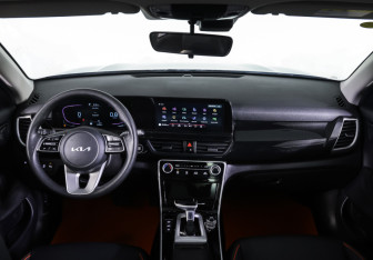 Подержанный автомобиль Kia Seltos 2024 года (17 фото)