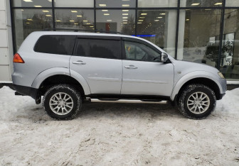Подержанный автомобиль Mitsubishi Pajero Sport 2010 года (4 фото)
