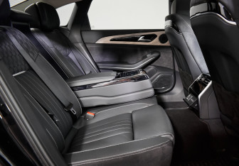 Подержанный автомобиль Hongqi H9 2024 года (13 фото)