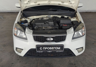 Подержанный автомобиль Kia Rio Sedan 2011 года (15 фото)