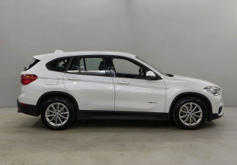 Подержанный автомобиль BMW X1 2017 года (4 фото)